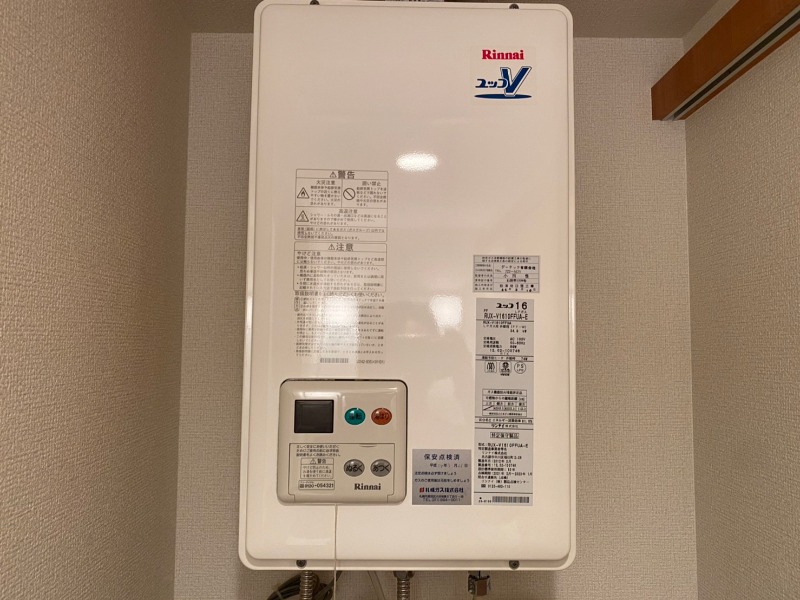 その他設備　給湯器は簡単操作で温度調整ができますよ。
