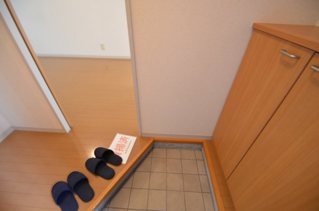 玄関　収納付玄関
