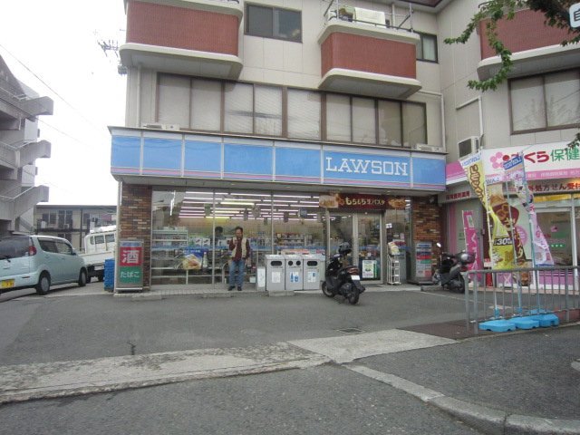 コンビニ　ローソン緑が丘1丁目店（コンビニ）まで490m