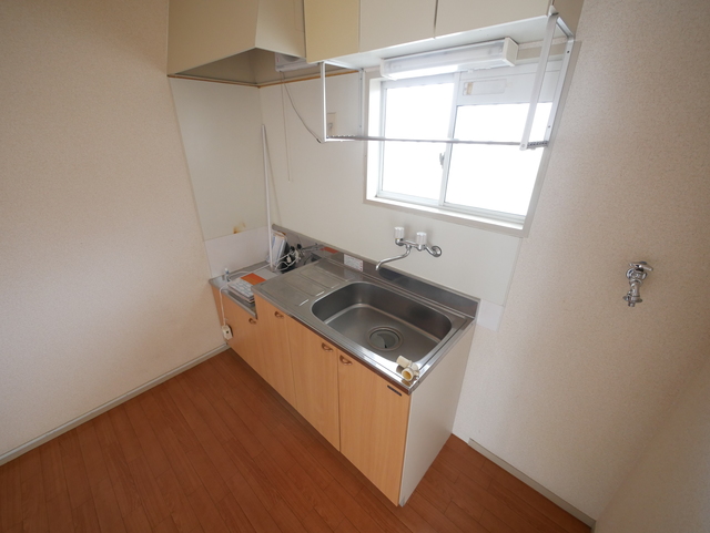 キッチン　★キッチンに窓があり換気も良いですね★