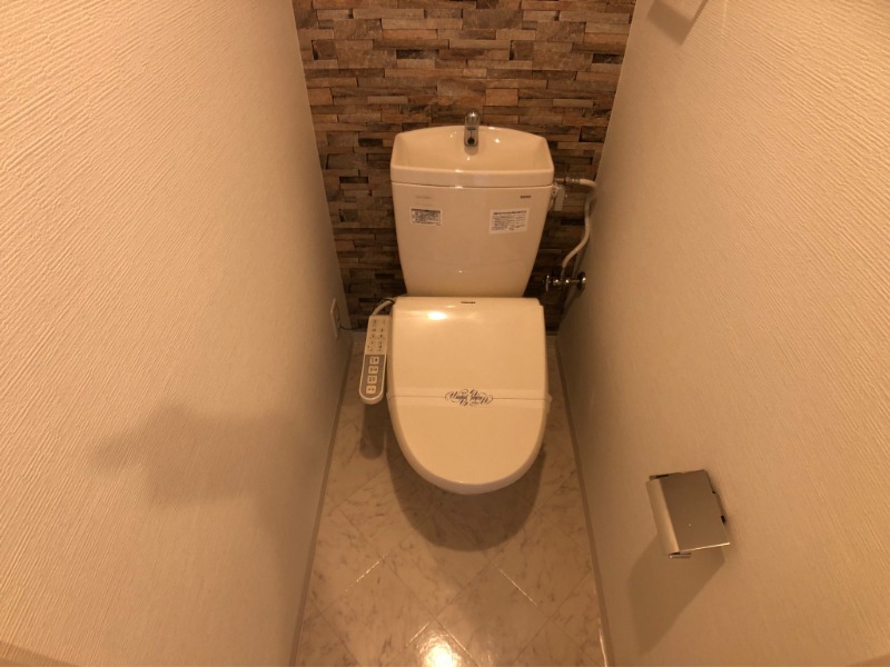 トイレ　ウォシュレット付きのトイレです。シャワートイレは日本の宝。