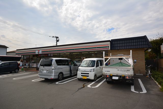 コンビニ　セブンイレブン（コンビニ）まで900m