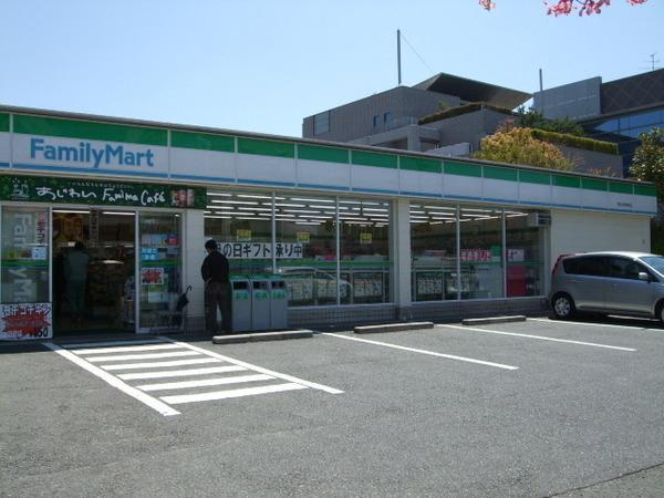コンビニ　ファミリーマート狭山市役所前店（コンビニ）まで579m