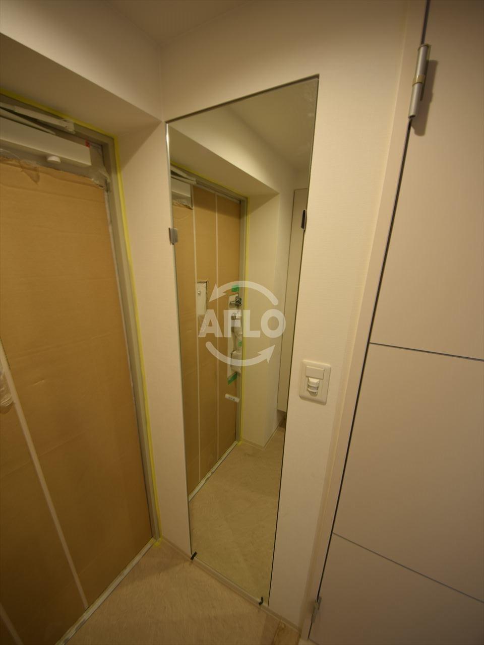 玄関　セイワパレス玉造上町台　玄関姿鏡