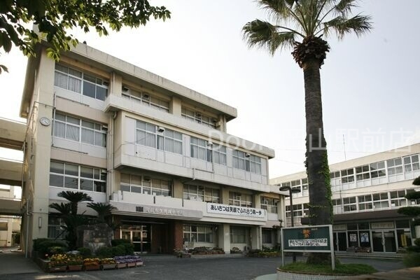 中学校　岡山市立岡輝中学校（中学校）まで809m