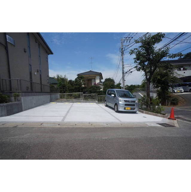 駐車場　敷地内に駐車場があります。