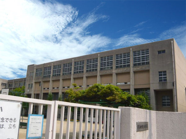 小学校　尼崎市立　武庫の里小学校（小学校）まで632m