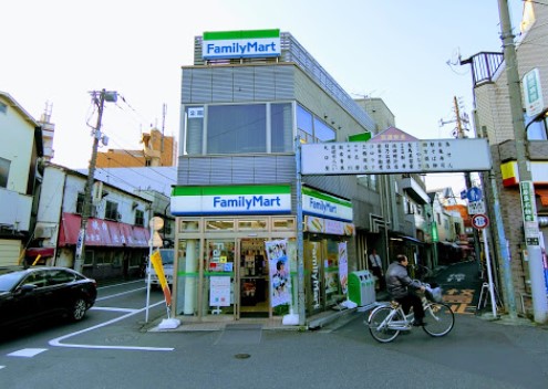 コンビニ　ファミリーマート 鐘ヶ淵駅前店（コンビニ）まで2435m
