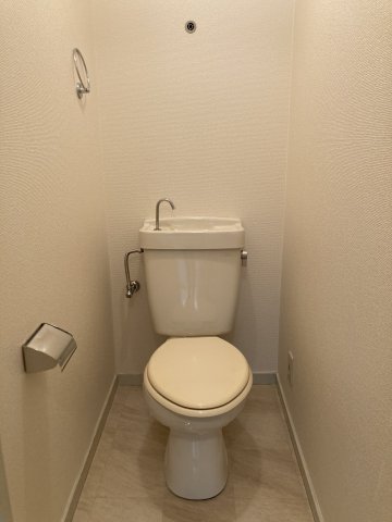 トイレ　※同室タイプの画像です。内装の色などが異なる場合があります。