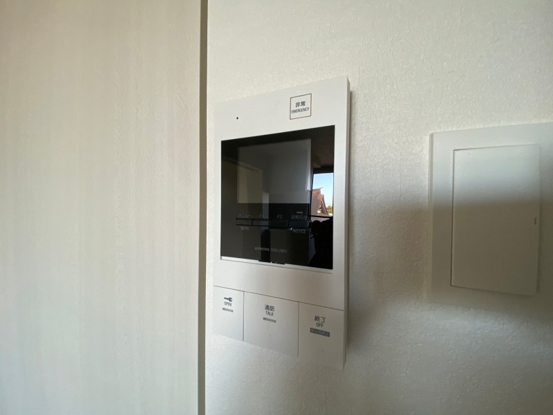 セキュリティ　ＴＶモニター付インターホンです。来客者の顔が見えるので安心！