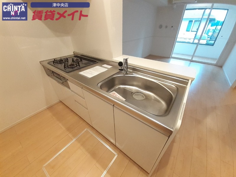キッチン　別部屋参考写真です