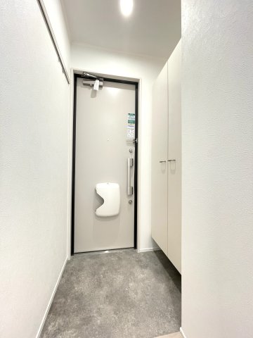 玄関　※同タイプ・別室の写真になります。