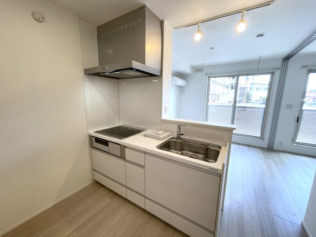 キッチン　※同タイプ・別室の写真になります。