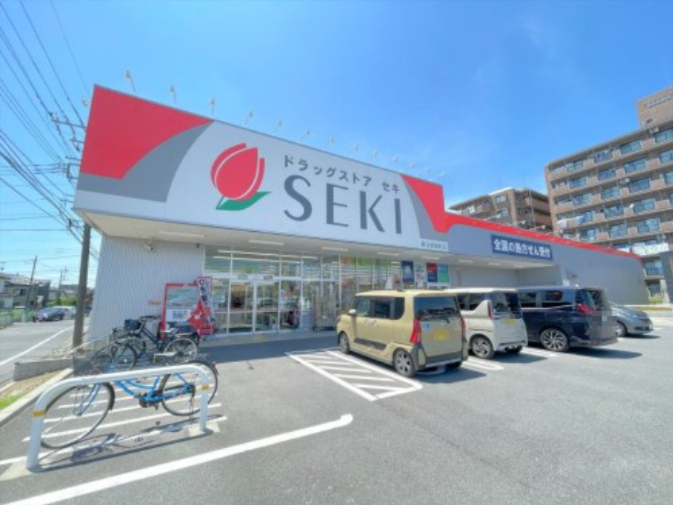 ドラックストア　ドラッグストアセキ　春日部緑町店（ドラッグストア）まで580m