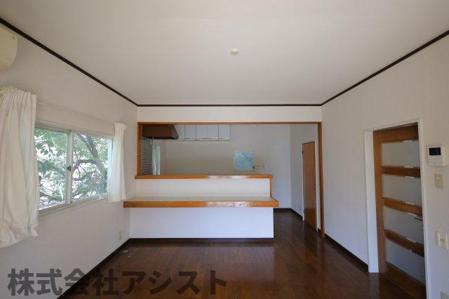 居室・リビング　こちらのリビングで趣味の時間をお楽しみください