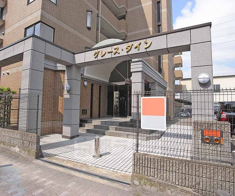 その他共有部分　入り口もしっかりとした佇まい