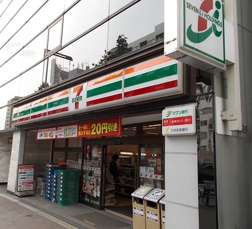 コンビニ　セブンイレブン　四谷４丁目店（コンビニ）まで135m