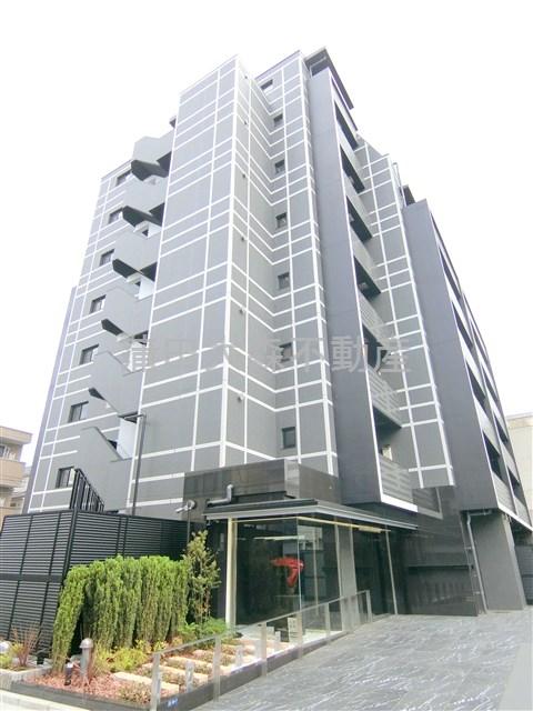建物外観　2022年3月築　RC鉄筋コンクリート造地上8階建て総戸数6