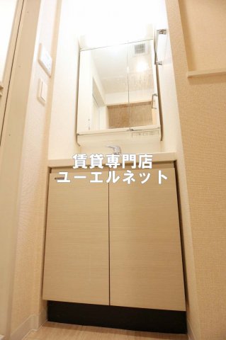 洗面設備　清潔感ある独立洗面台で毎日気持ちよく♪
