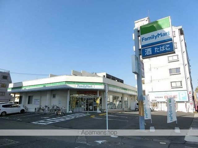 コンビニ　ファミリーマート下荒田四丁目店（コンビニ）まで102m