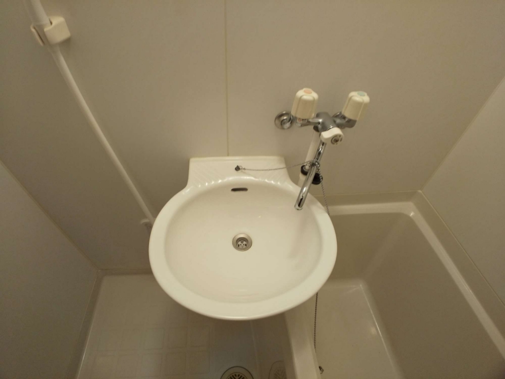 その他　鏡を備え　準備のしやすい洗面台