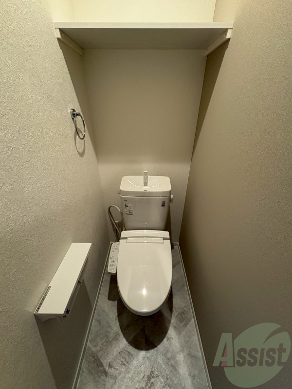 トイレ　こちらはトイレになります。ウォシュレット機能付です。