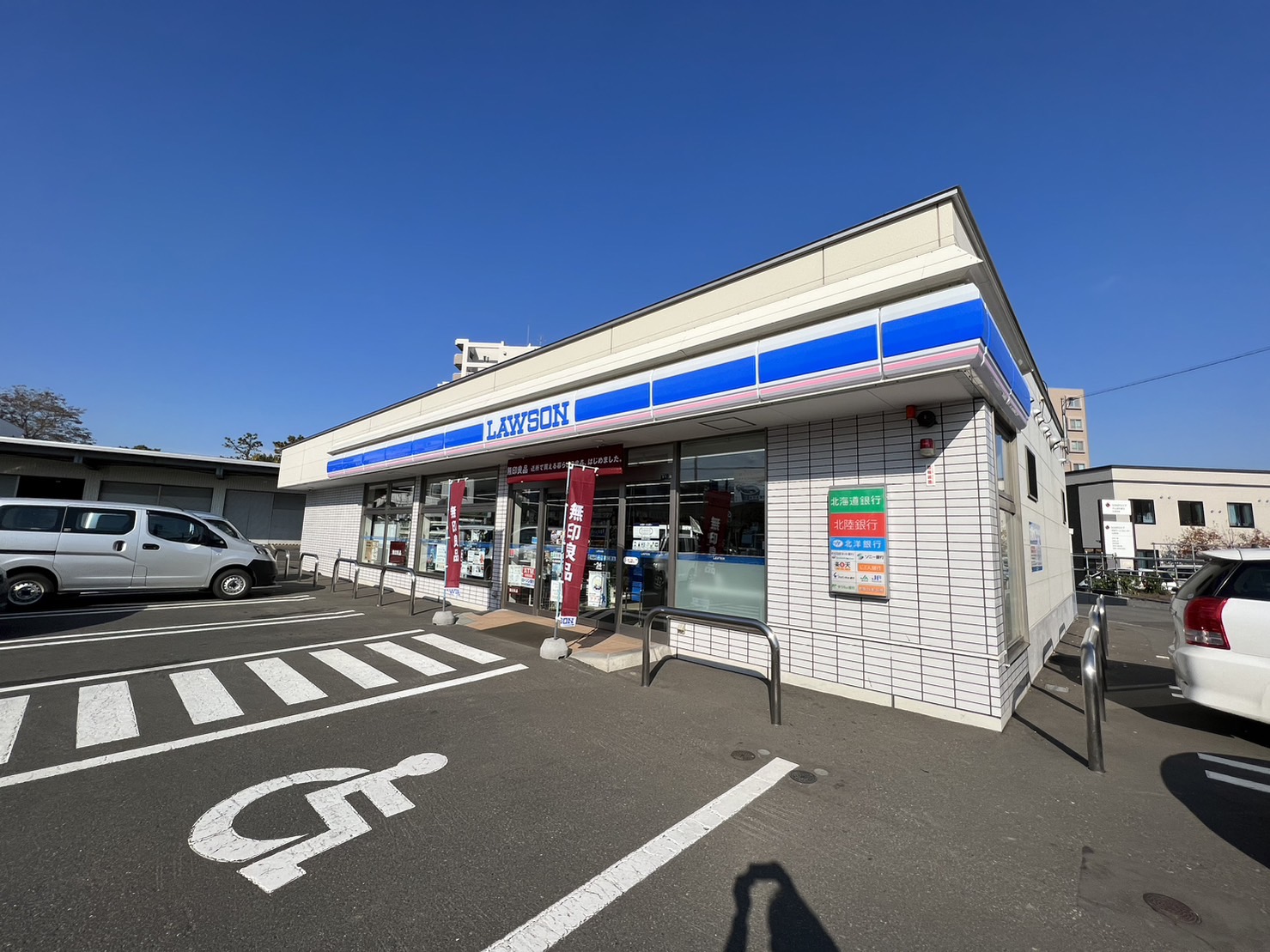 コンビニ　ローソン札幌八軒7条店（コンビニ）まで508m