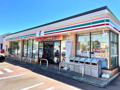コンビニ　セブンイレブン燕井土巻店（コンビニ）まで229m