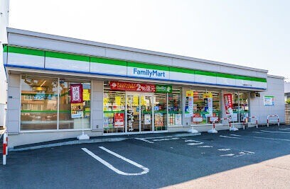 コンビニ　ファミリーマート札幌南郷通18丁目店（コンビニ）まで353m