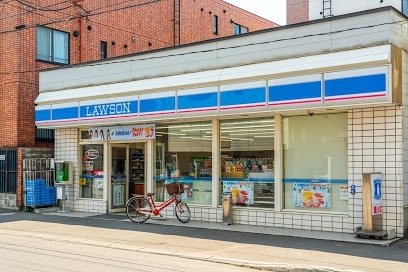 コンビニ　ローソン札幌南7条西店（コンビニ）まで164m