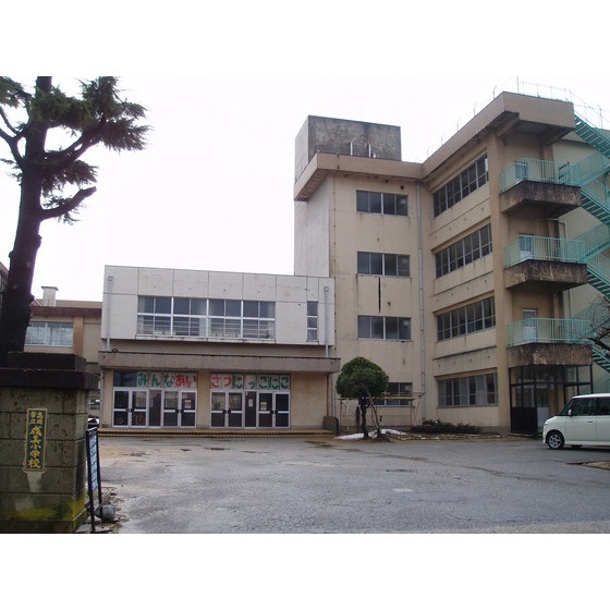 小学校　高岡市立成美小学校（小学校）まで1735m