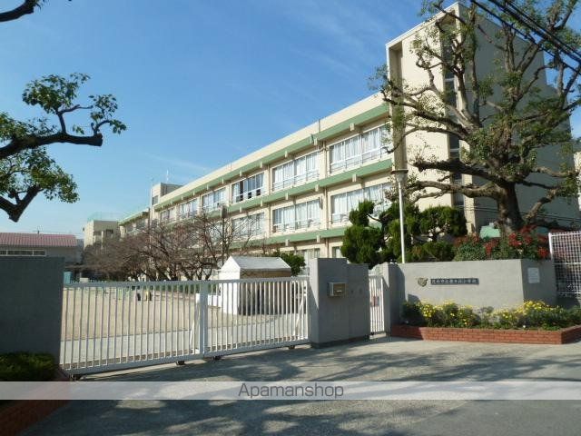 小学校　茨木市立春日丘小学校（小学校）まで75m
