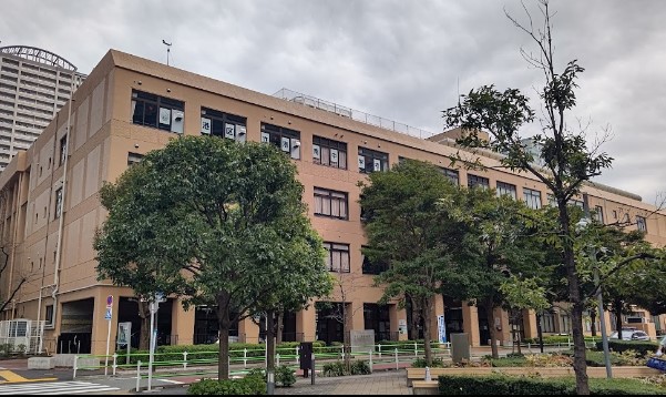 中学校　港区立港南中学校（中学校）まで256m