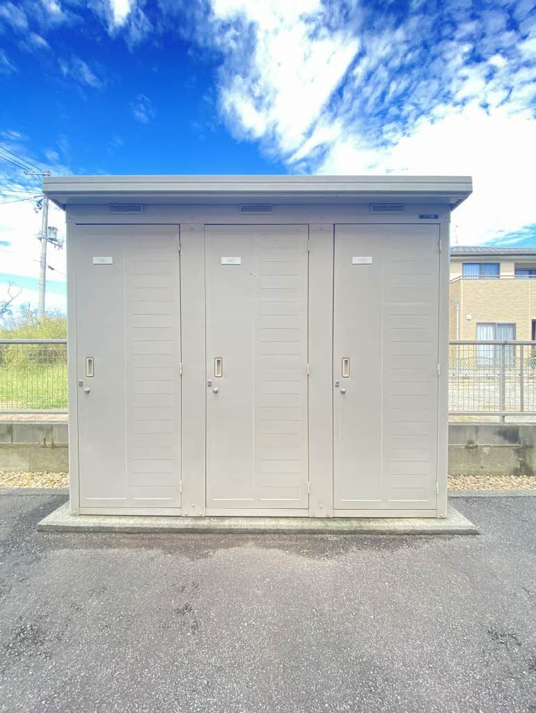 建物外観　ストッカー