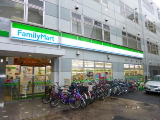 コンビニ　ファミリーマート西武東長崎駅前店（コンビニ）まで421m