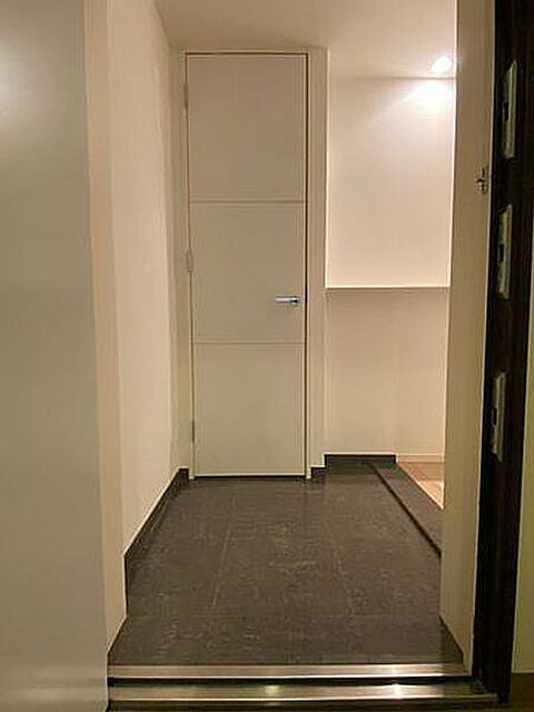 玄関　（別タイプ参考写真）レジディア町屋　荒川区町屋6