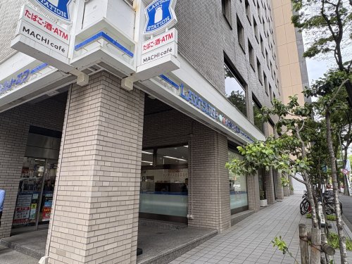 コンビニ　ローソン 日本大通店（コンビニ）まで49m