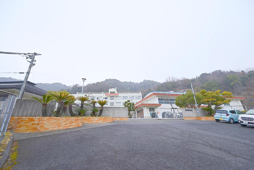 中学校　広島市立船越中学校（中学校）まで2863m