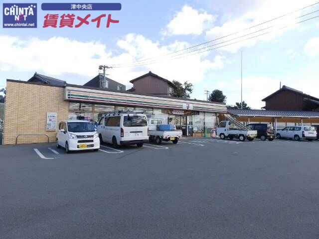 コンビニ　セブンイレブン津市長岡町店（コンビニ）まで213m