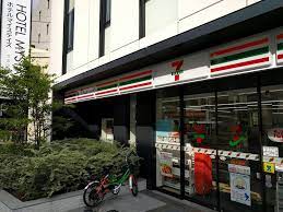 コンビニ　セブンイレブン港区赤坂駅南店（コンビニ）まで258m