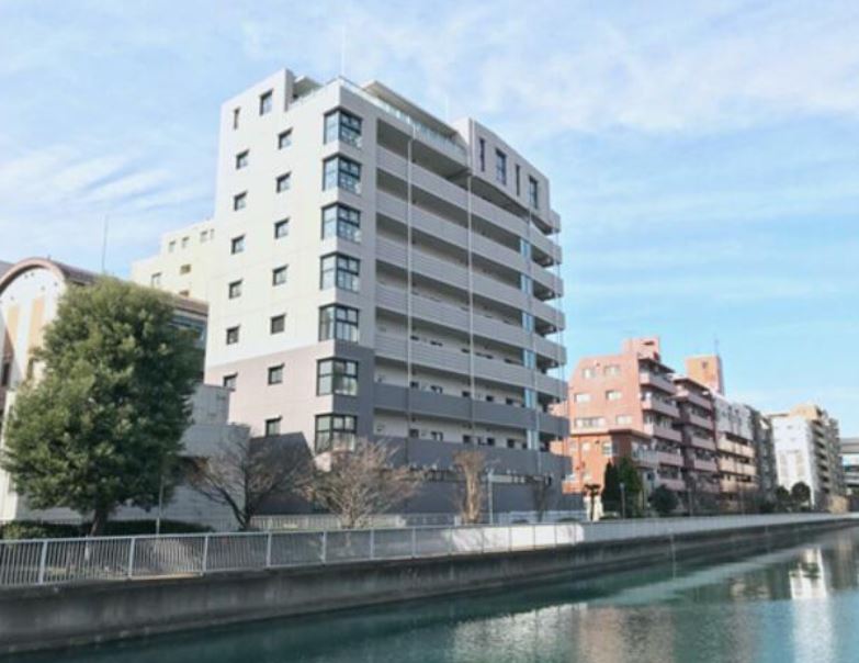 建物外観　★外壁タイル張り、重厚感のある外観★
