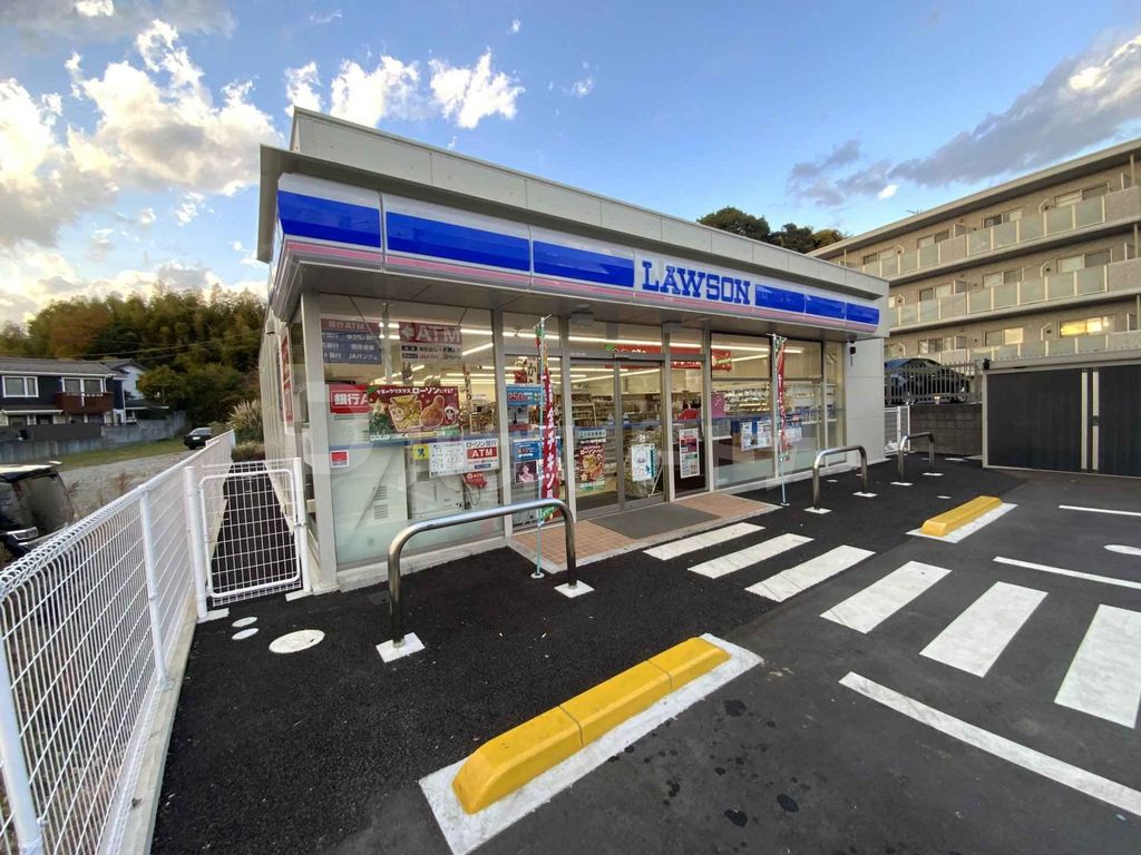 コンビニ　ローソン松戸大谷口店（コンビニ）まで360m