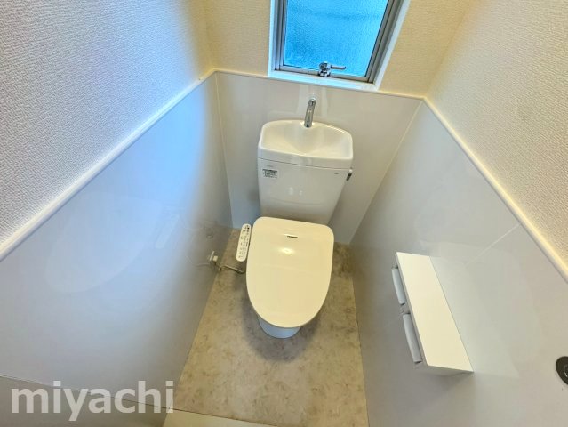 ＪＲ高徳線 徳島駅 徒歩24分 4階建 築55年のトイレ写真