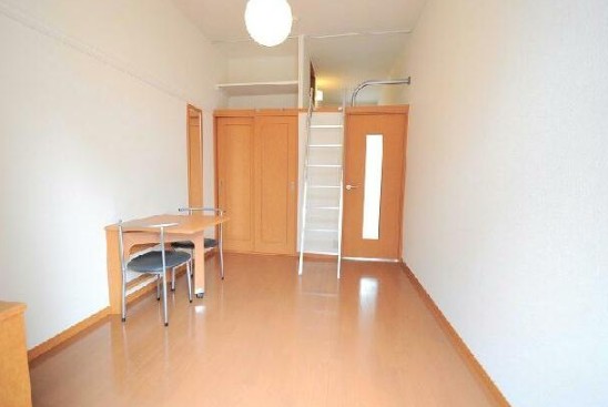 レオパレス南長崎IIの居間写真