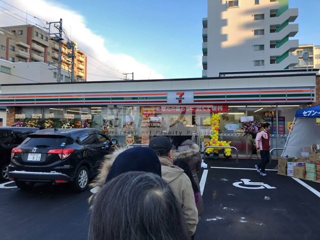 コンビニ　セブンイレブン札幌北2条東8丁目店（コンビニ）まで553m