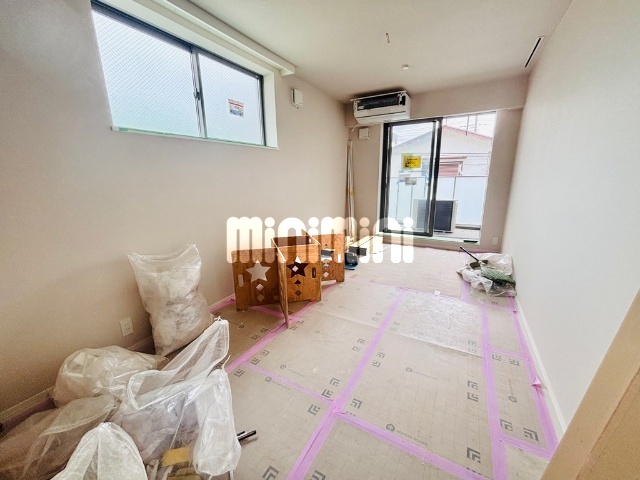 居室・リビング　建築中の内装写真です