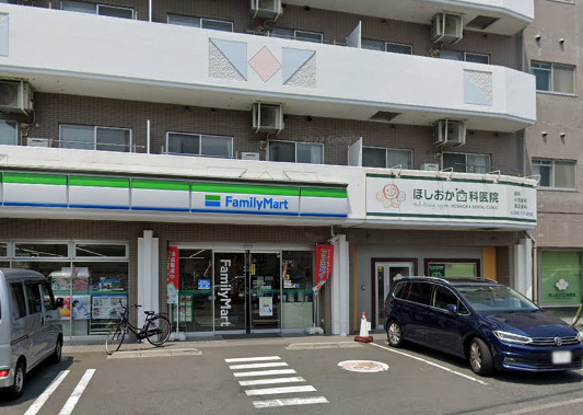 コンビニ　ファミリーマート（コンビニ）まで568m