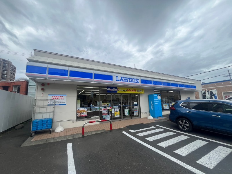 コンビニ　ローソン札幌二十四軒3条店（コンビニ）まで91m