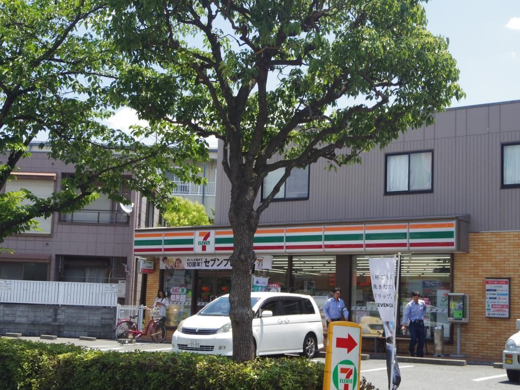 コンビニ　セブンイレブン（コンビニ）まで340m