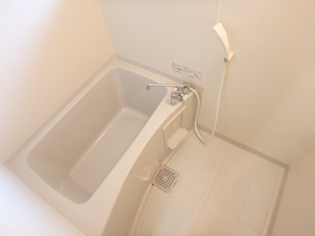 バス・シャワールーム　コンパクトで使いやすいお風呂です